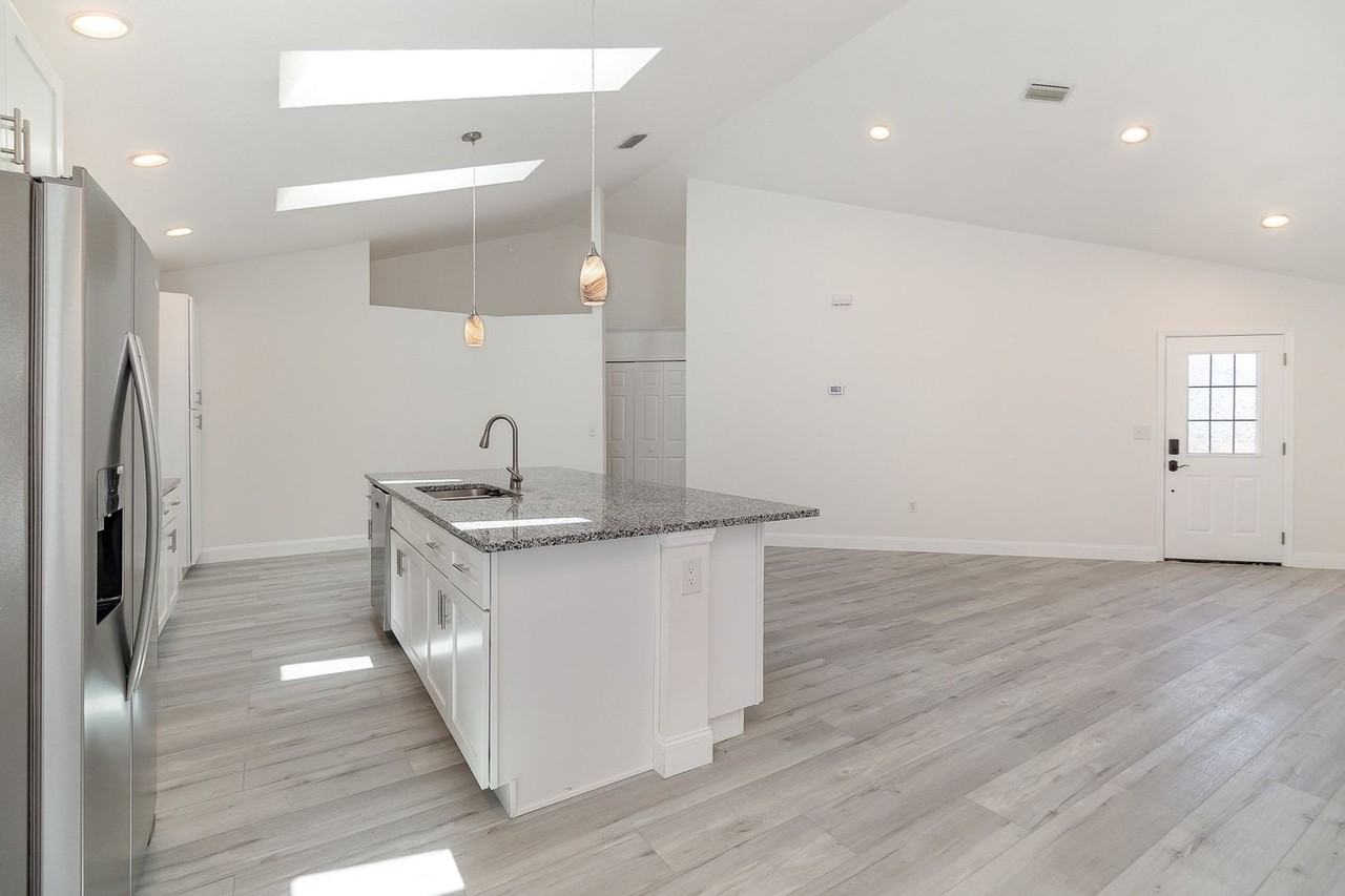 180 Waters Edge Ln - Photo 6 of 22