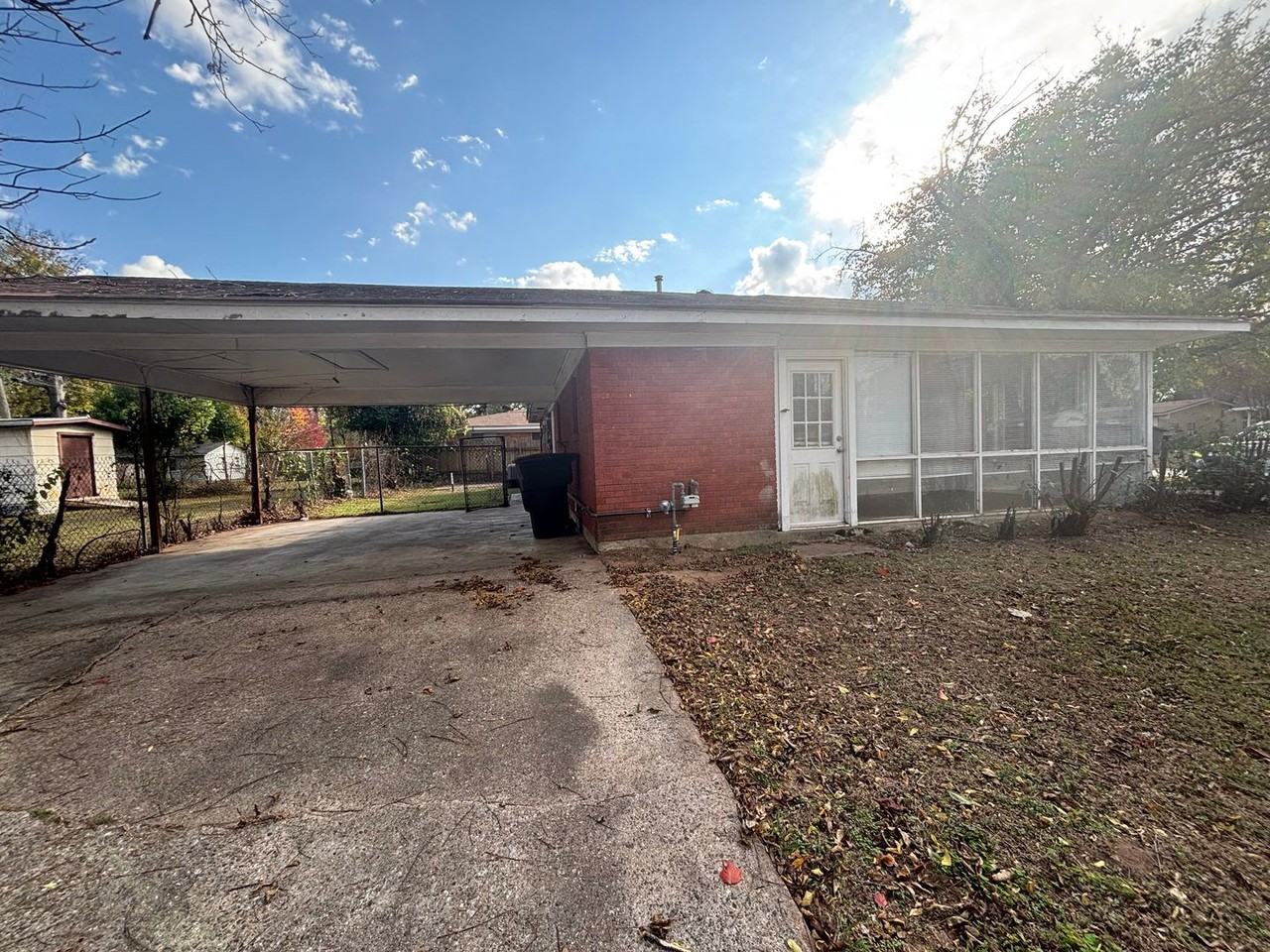 4101 Glen St - Photo 3 of 21