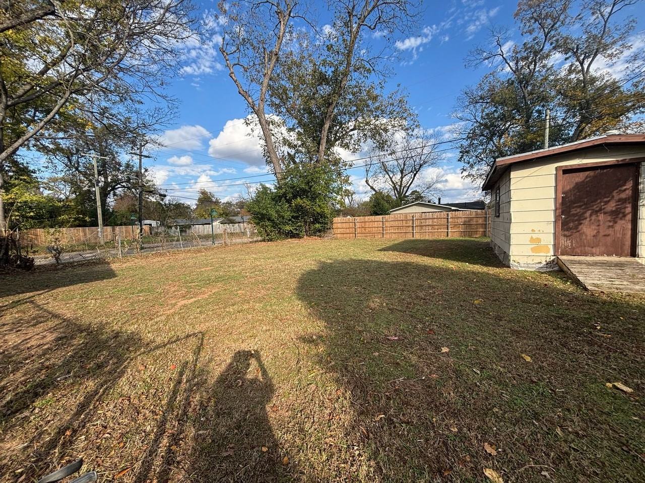 4101 Glen St - Photo 4 of 21