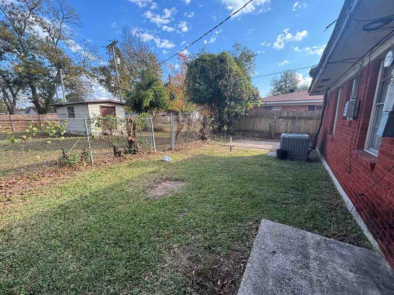 4101 Glen St - Photo 5 of 21