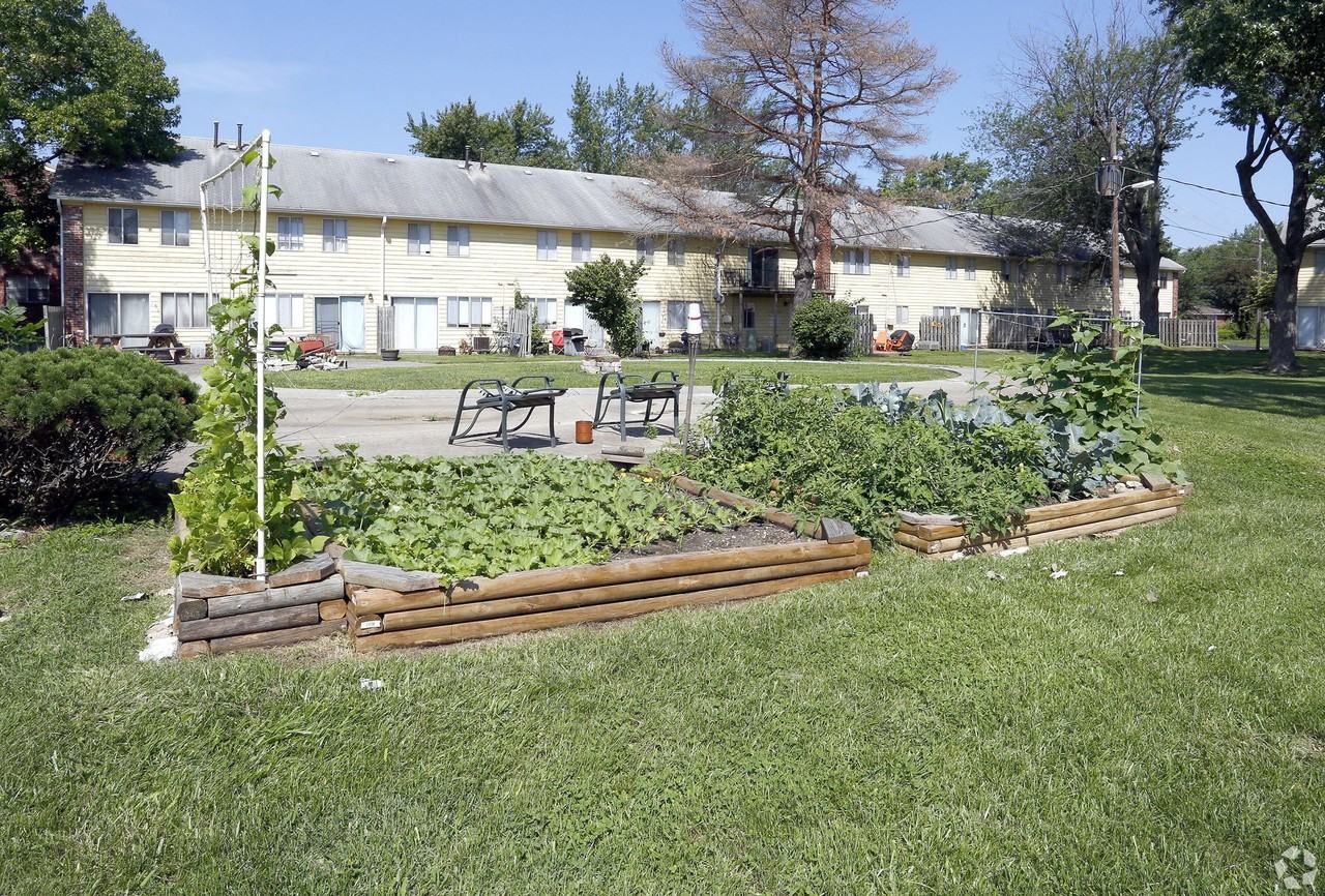 Kingston Green Apartments - Photo 5 of 47