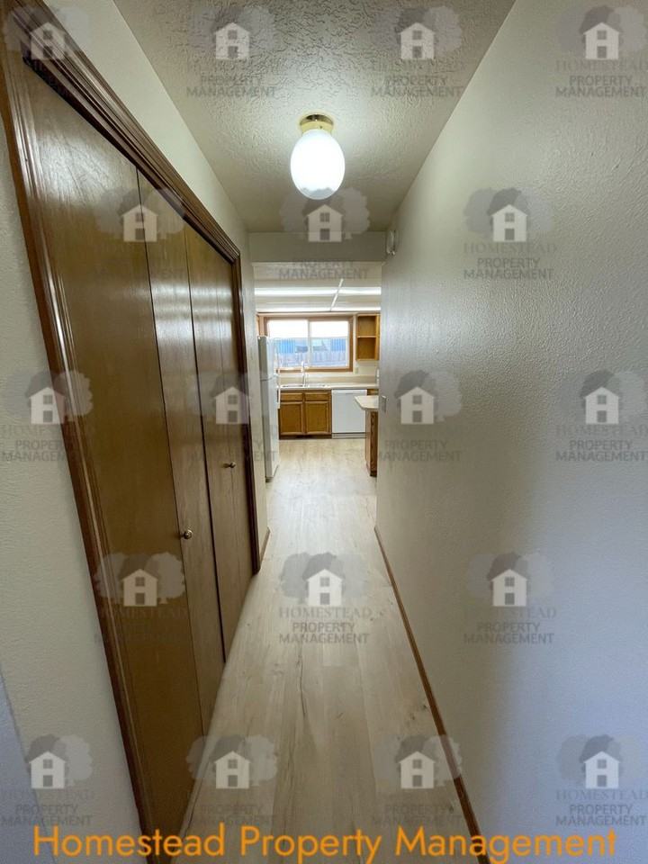 1957 Maplewood Ct S - Photo 4 of 31