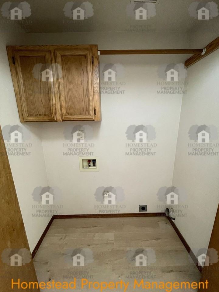 1957 Maplewood Ct S - Photo 5 of 31