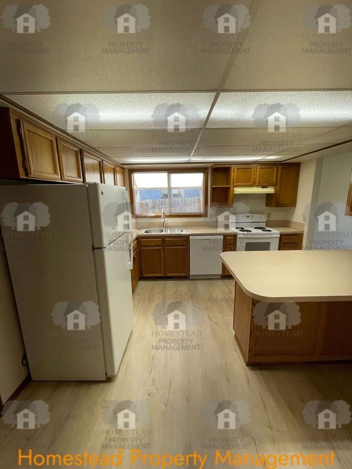 1957 Maplewood Ct S - Photo 6 of 31