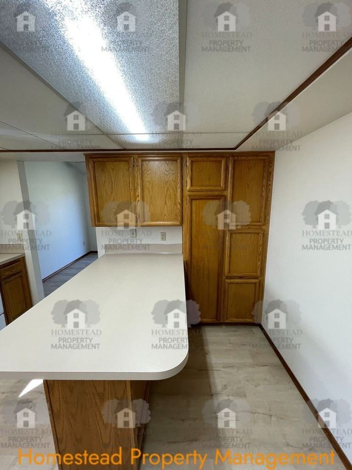 1957 Maplewood Ct S - Photo 7 of 31