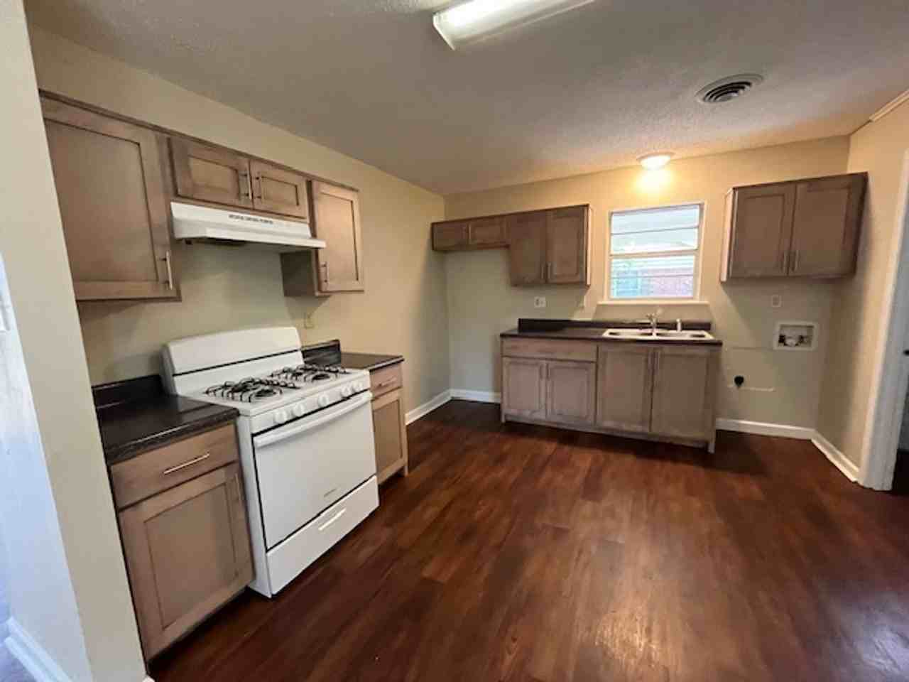 8257 Dottley Dr - Photo 3 of 10