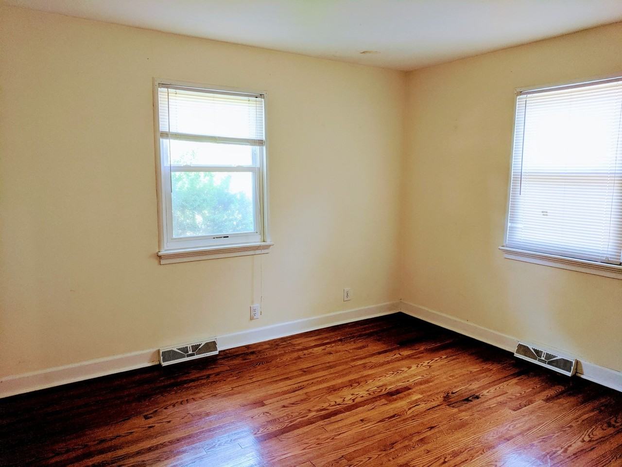 6405 Stuart Ave - Photo 7 of 50