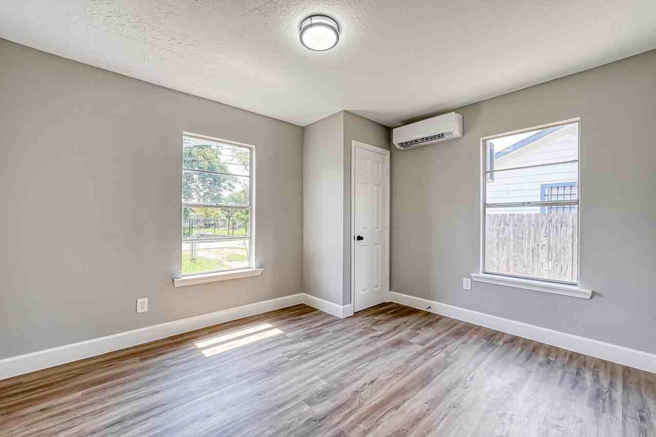 6715 Victoria St. - Photo 2 of 27