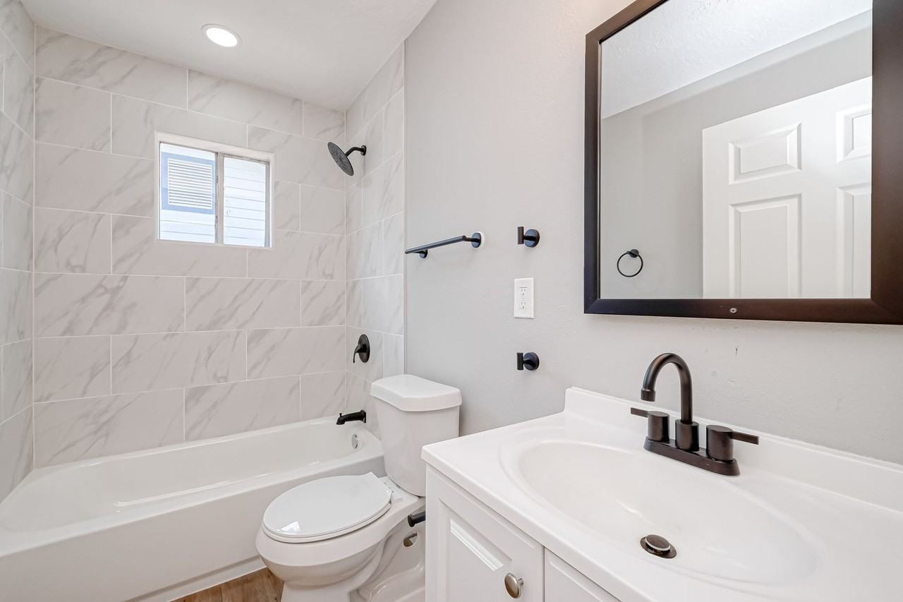 6715 Victoria St. - Photo 5 of 27