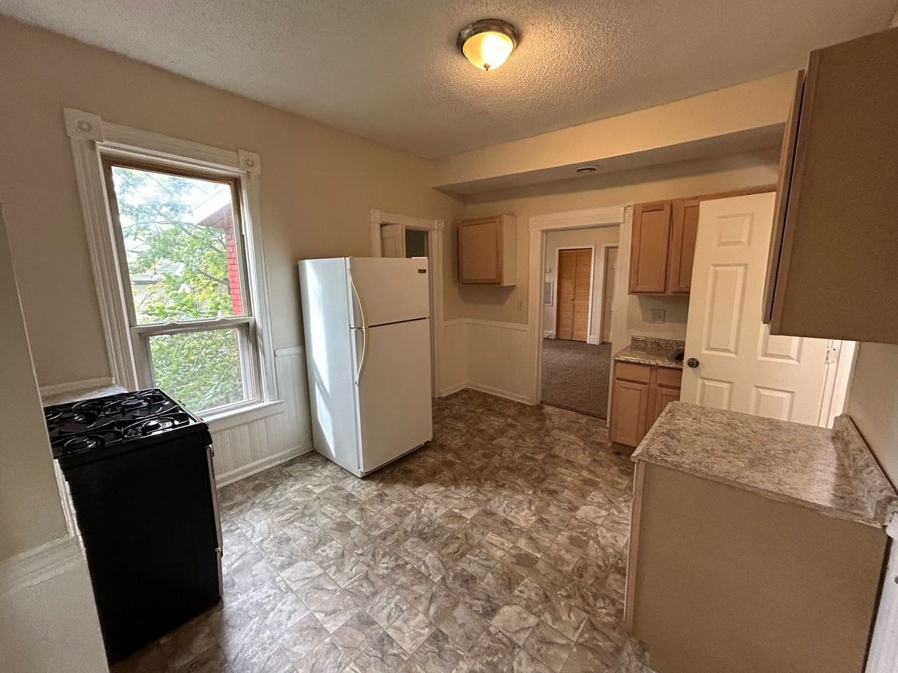 666 Sims Ave - Photo 2 of 25