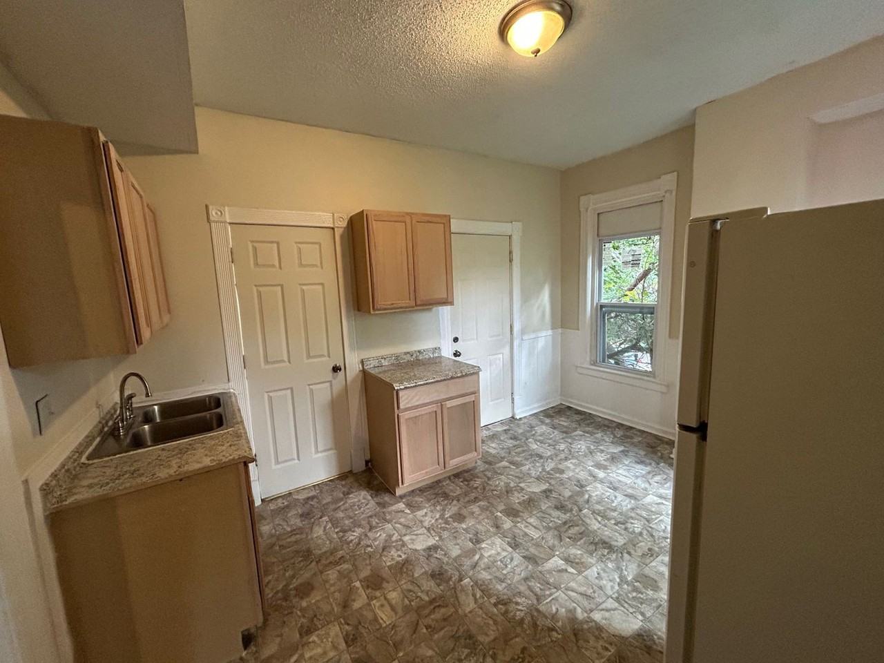 666 Sims Ave - Photo 3 of 25