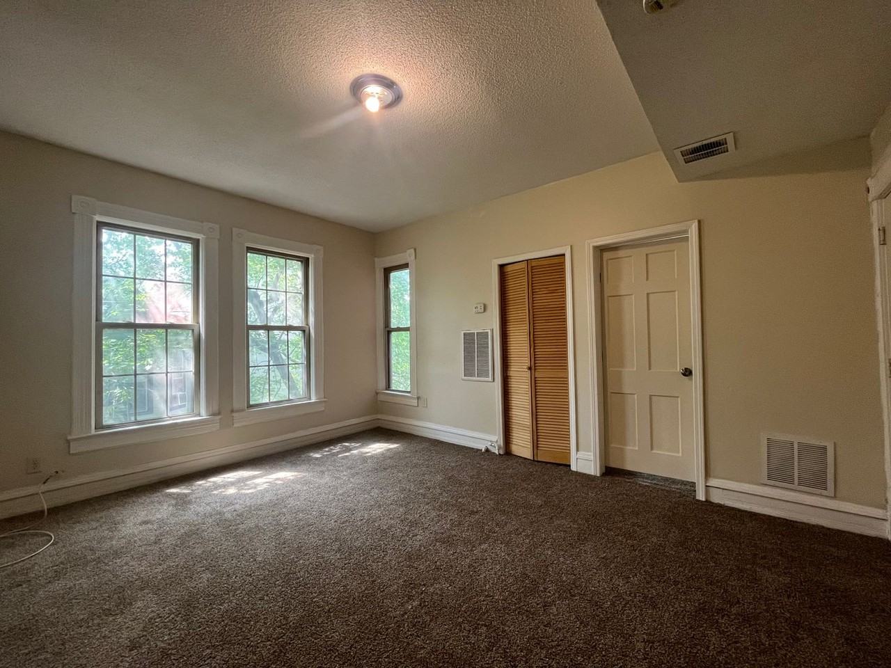 666 Sims Ave - Photo 6 of 25