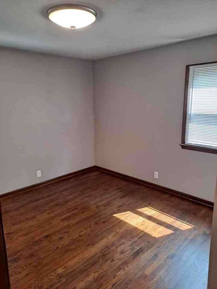 7660 Grover St - Photo 3 of 12