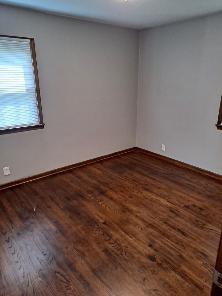 7660 Grover St - Photo 5 of 12