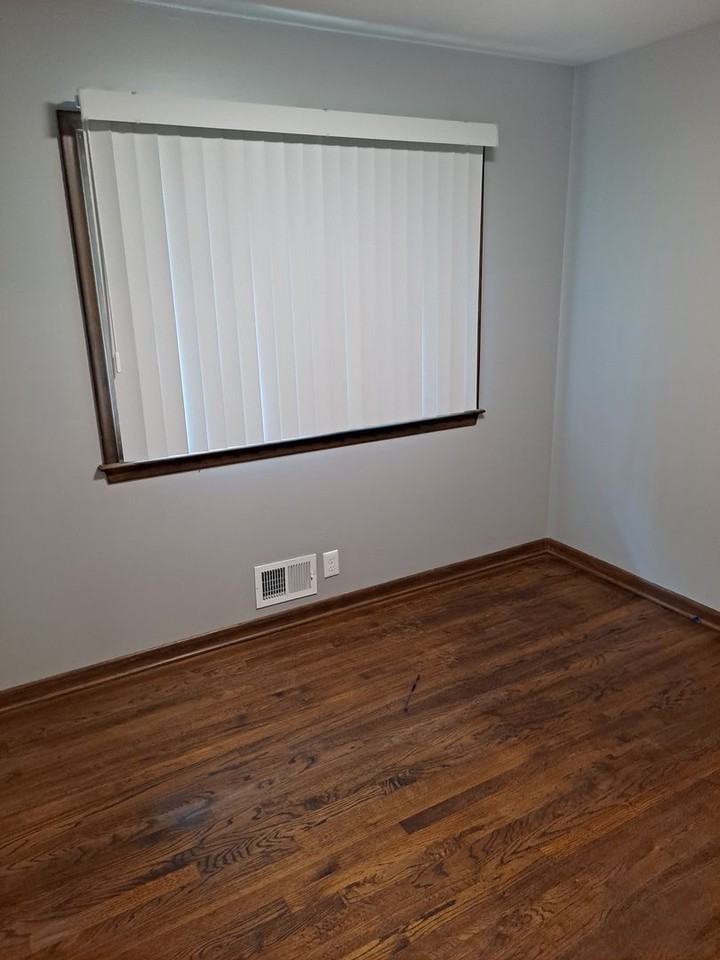 7660 Grover St - Photo 6 of 12