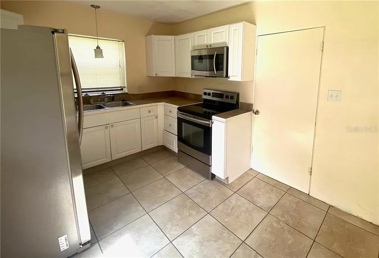 218 3rd Ave E - Photo 4 of 24