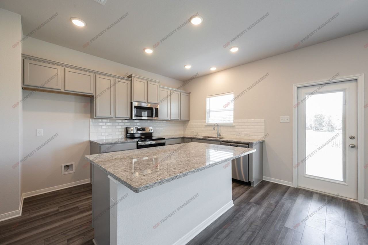 5321 Friars Loop - Photo 4 of 25