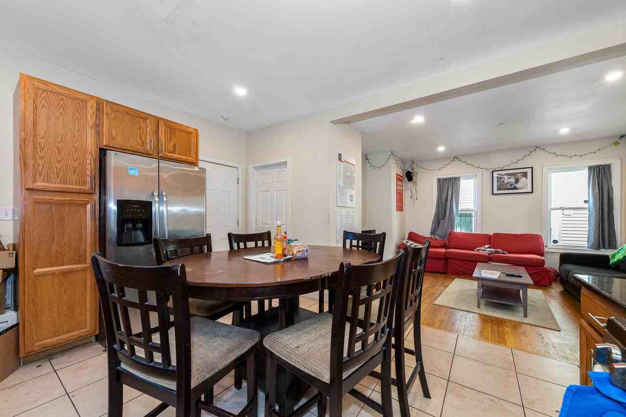 210 Calumet St - Photo 3 of 18