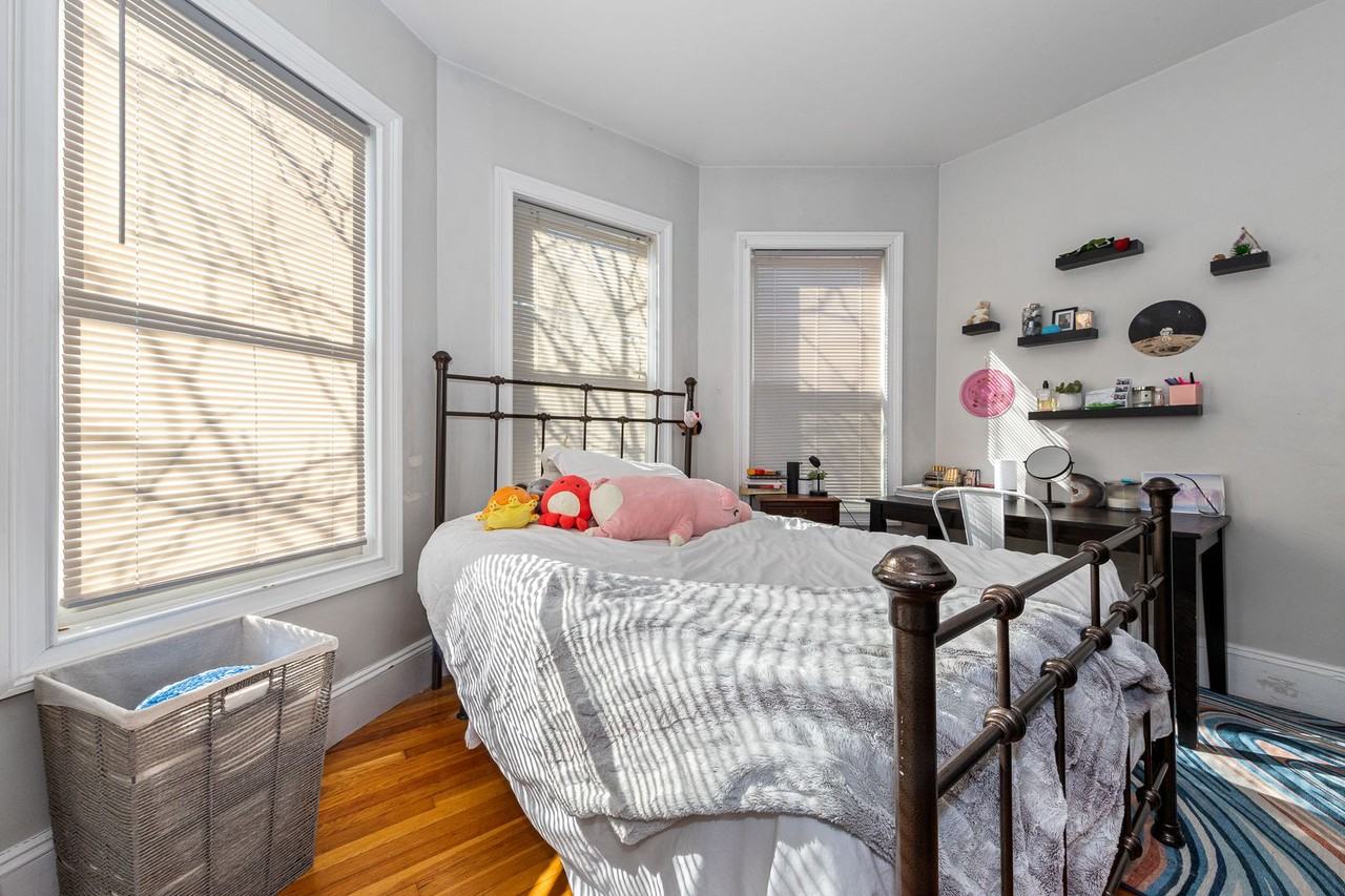 210 Calumet St - Photo 6 of 18