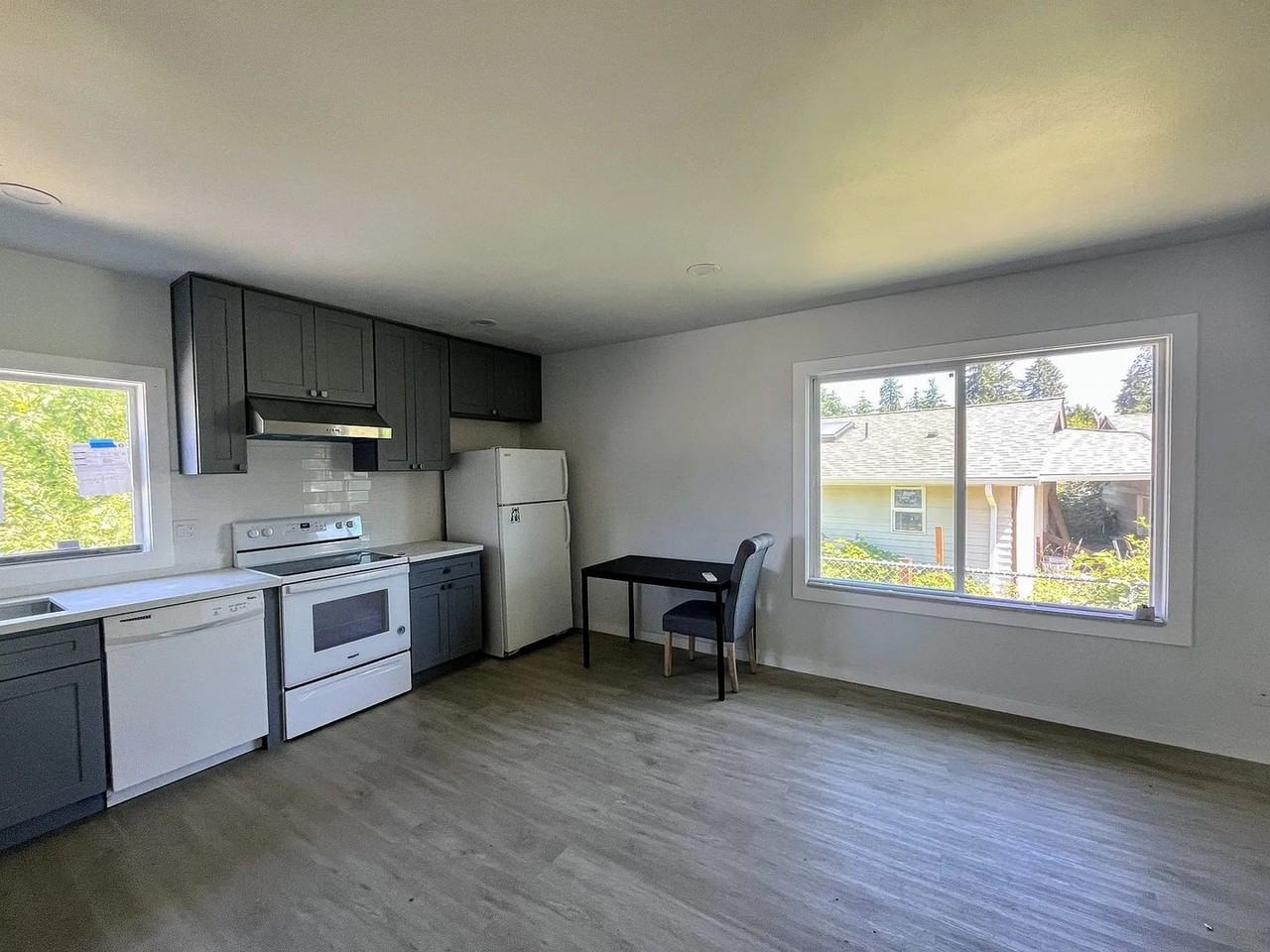 2403 Northeast 27th Street - Photo 4 of 14