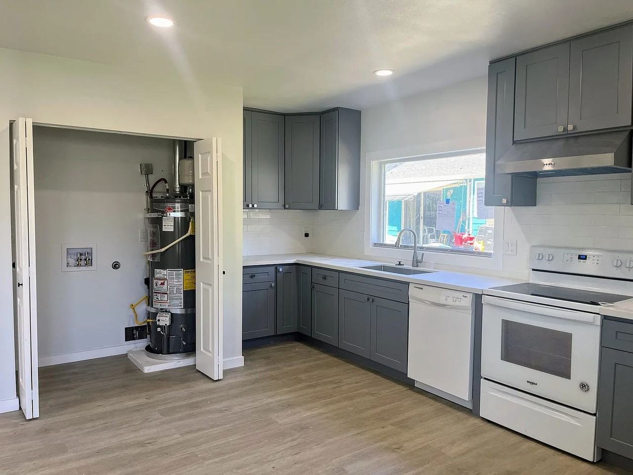 2403 Northeast 27th Street - Photo 5 of 14