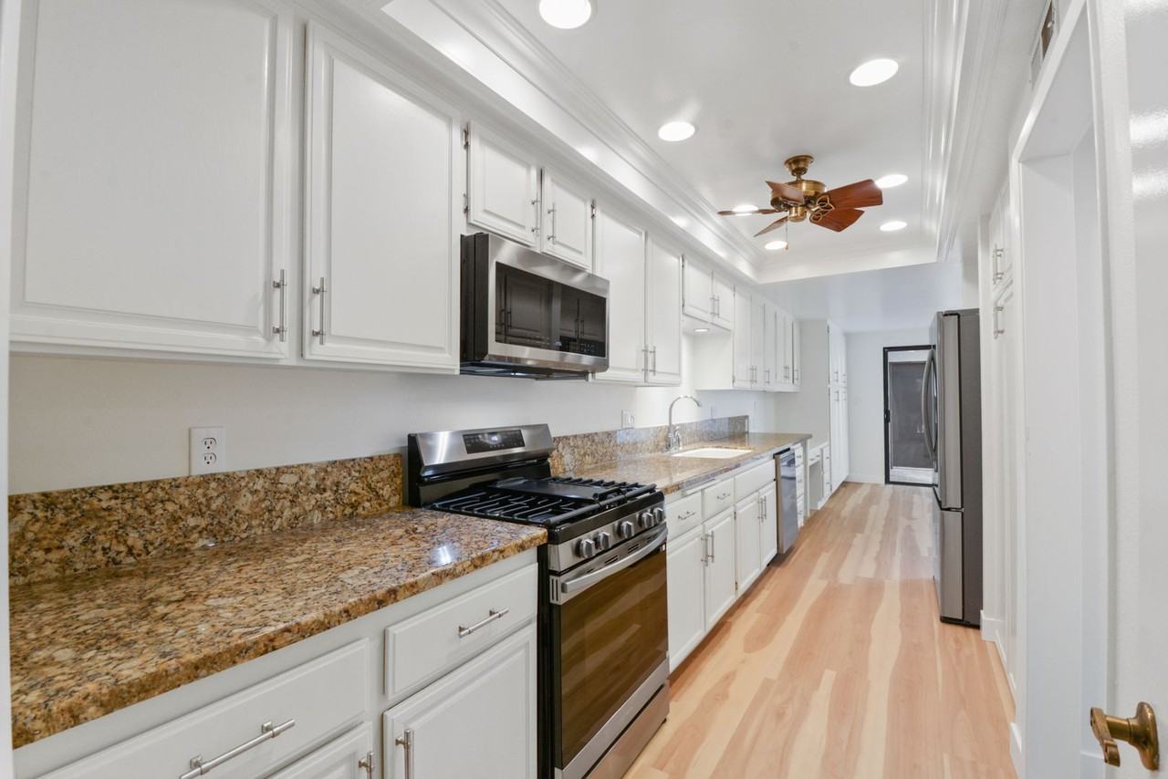 15025 Whittier Boulevard - Photo 2 of 7