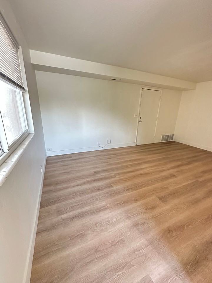 768 N Redwood Rd #12 - Photo 4 of 23