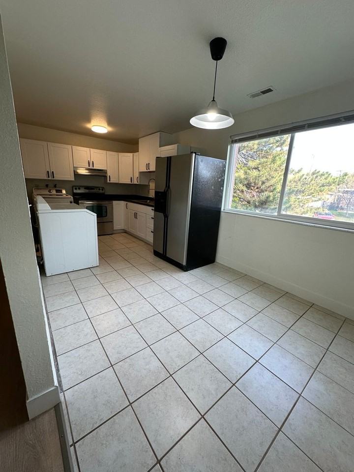 768 N Redwood Rd #12 - Photo 7 of 23