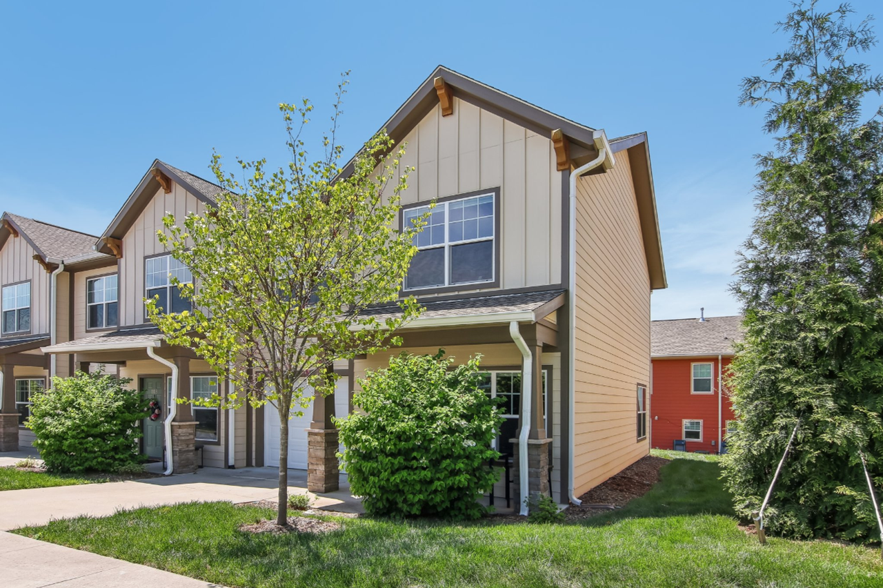 1110 Lynwood Forest Rd - Photo 3 of 29