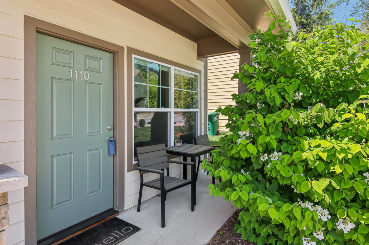 1110 Lynwood Forest Rd - Photo 4 of 29