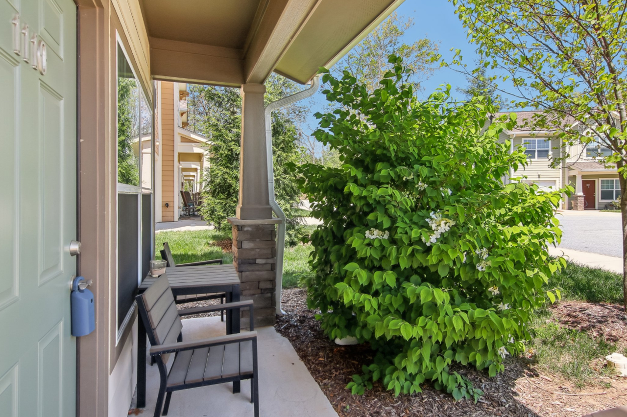 1110 Lynwood Forest Rd - Photo 5 of 29