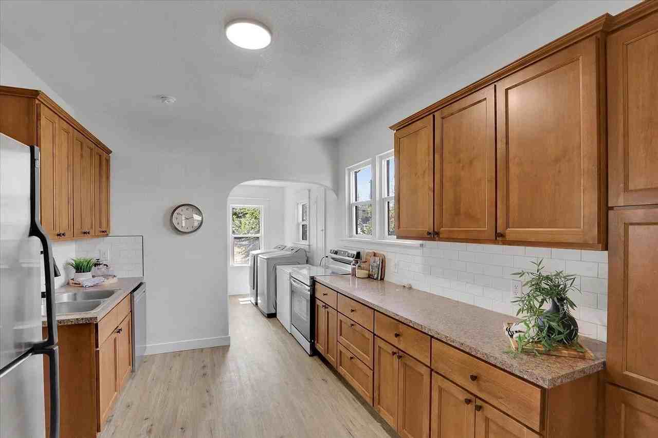 2218 E Pacific Ave - Photo 7 of 9