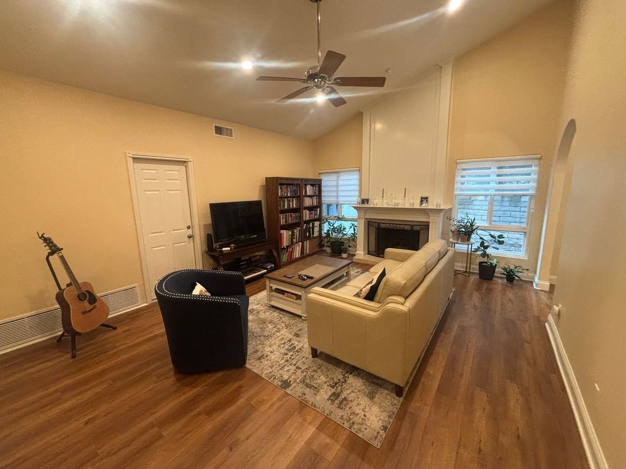 1030 Winston Ct - Photo 3 of 18