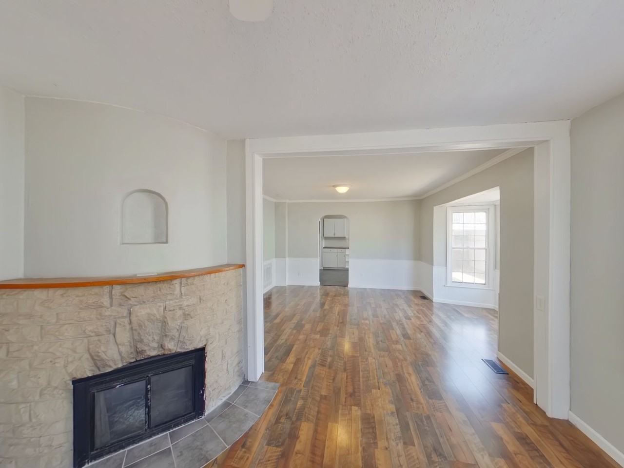 417 South Leonine Street - Photo 3 of 17