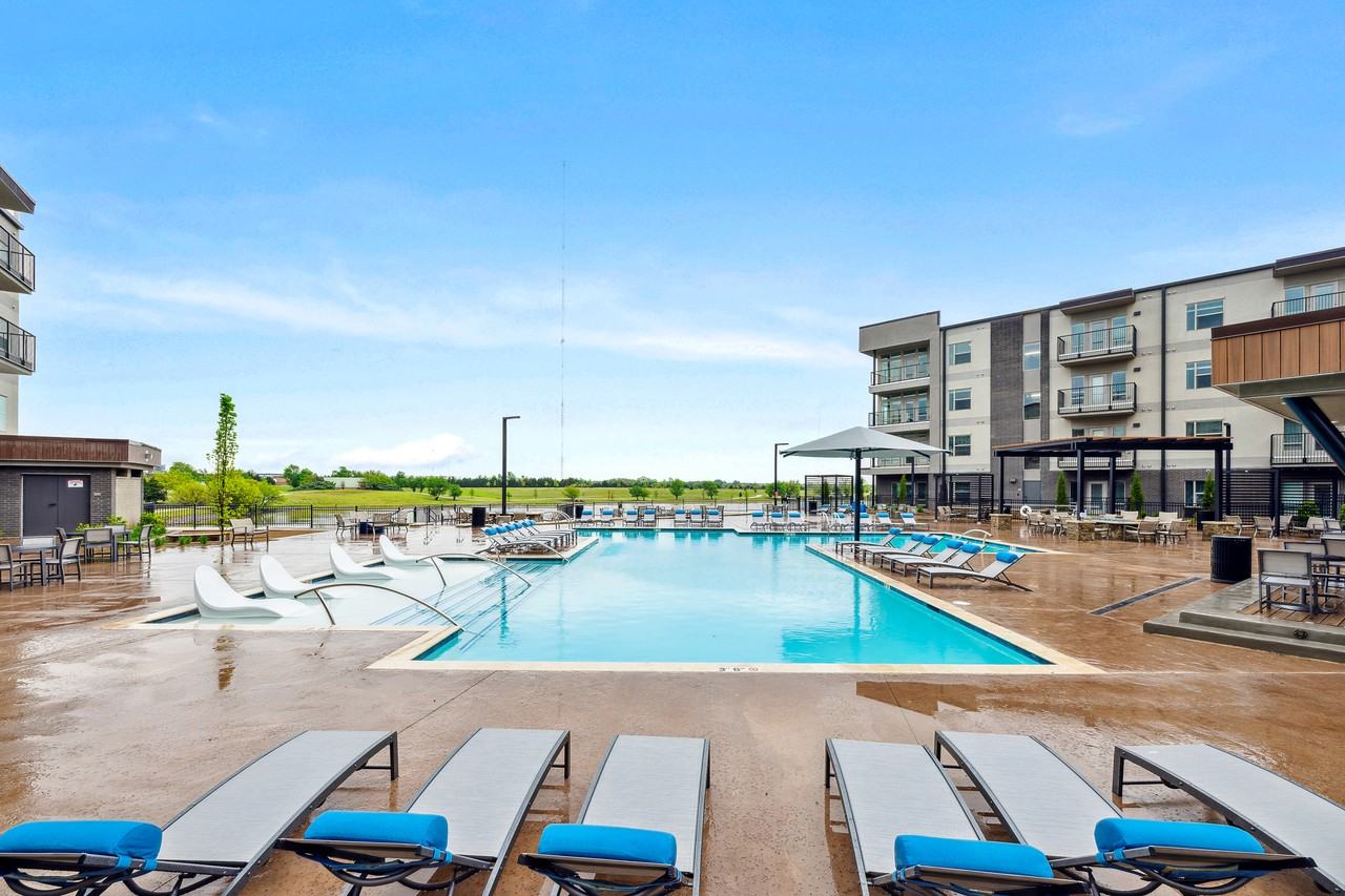 Broadvue Apartments - Photo 6 of 58