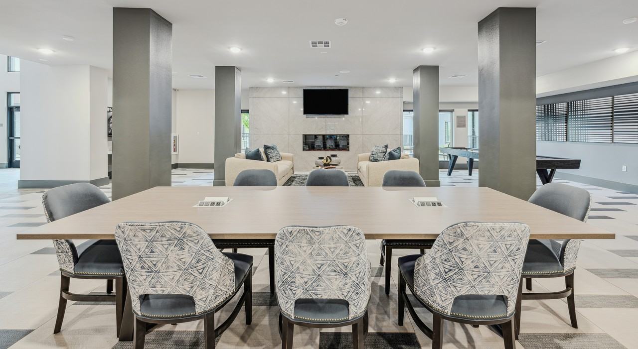 Broadvue Apartments - Photo 4 of 58