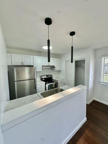 203 East Tiffany Drive - Photo 4 of 5