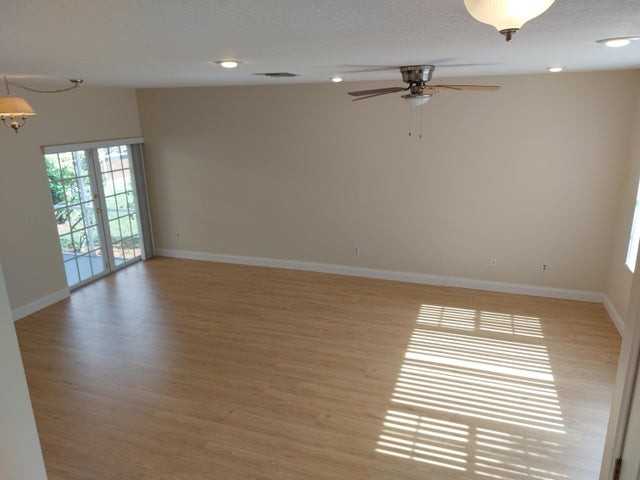 331 Oak Crest Terrace - Photo 4 of 5