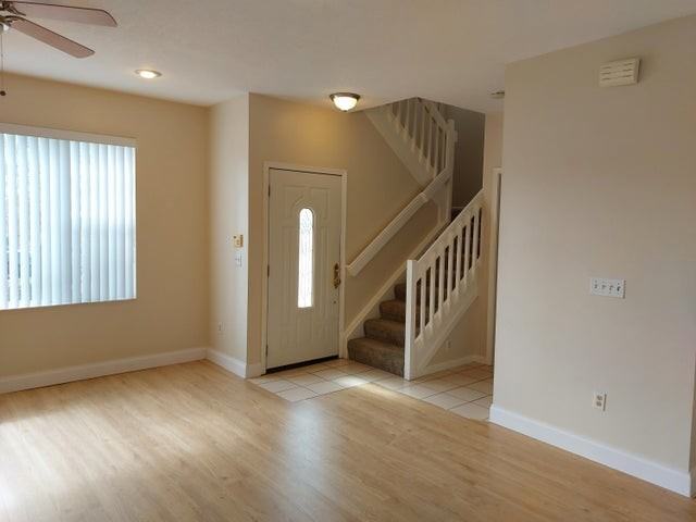 331 Oak Crest Terrace - Photo 3 of 5