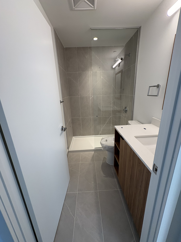 1037 The Queensway - Photo 5 of 11