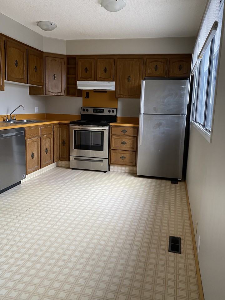 2300 Oakmoor Drive Southwest - Photo 4 of 12