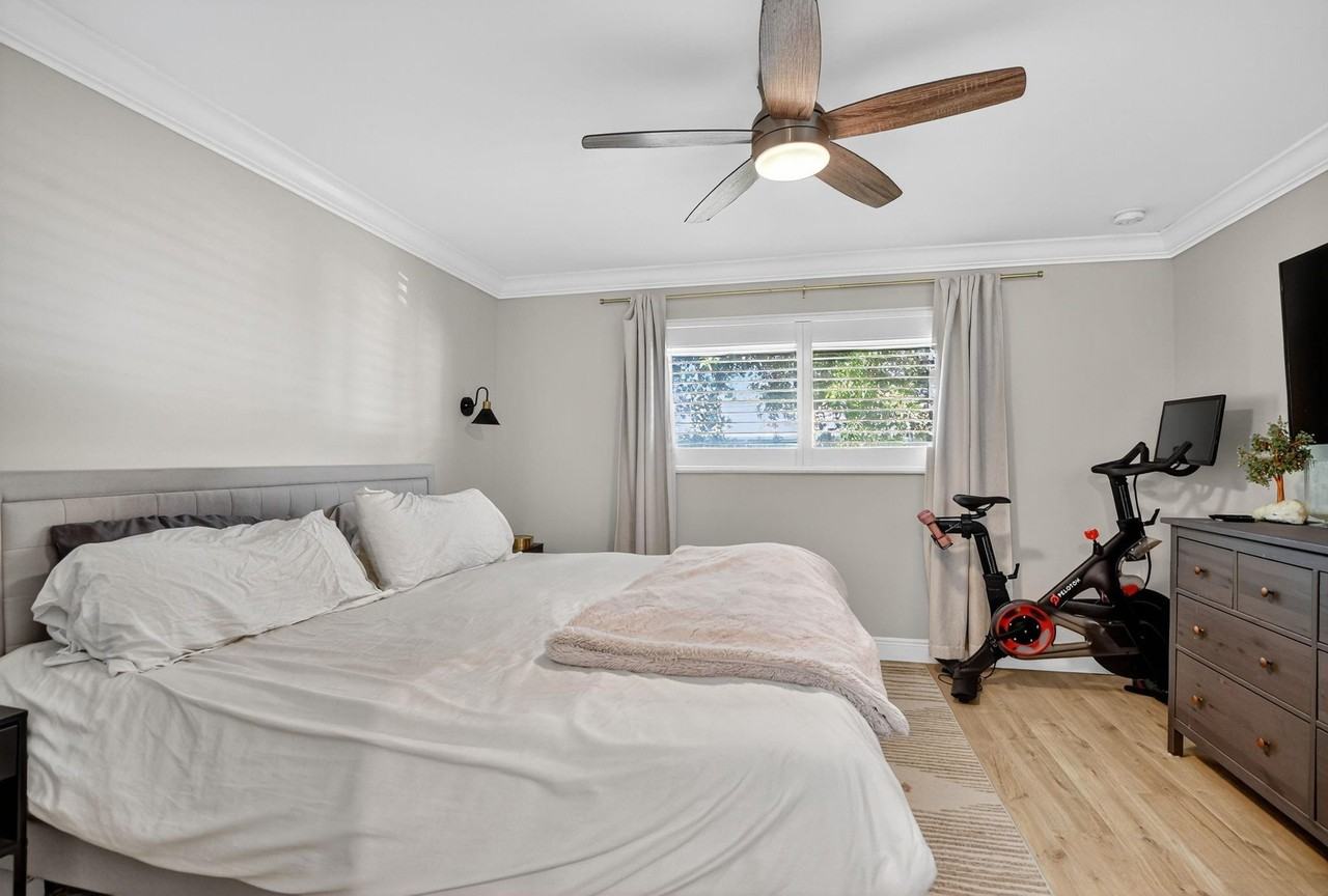 55 Southeast 14th Street - Photo 7 of 9