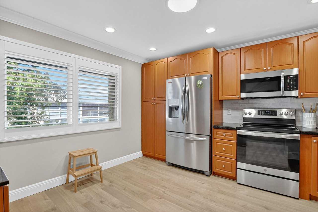 55 Southeast 14th Street - Photo 4 of 9