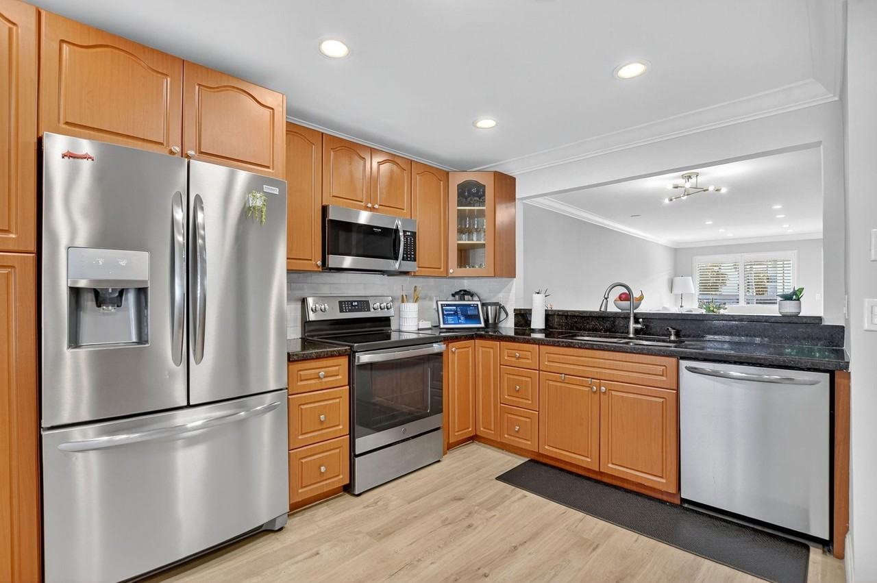 55 Southeast 14th Street - Photo 5 of 9