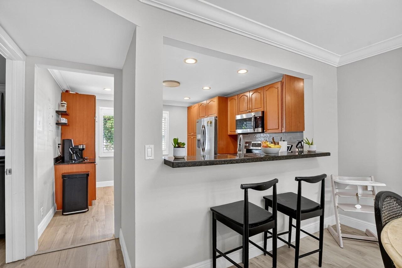 55 Southeast 14th Street - Photo 6 of 9