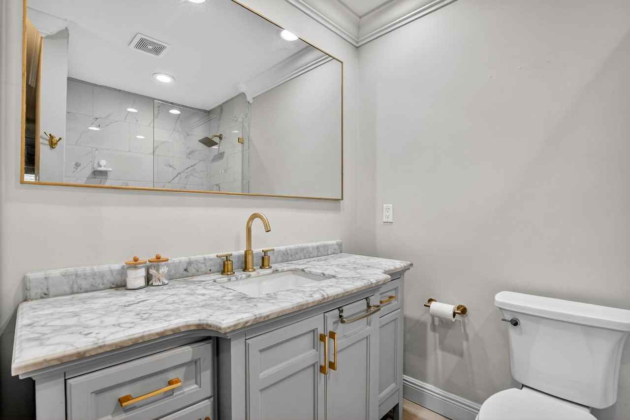 55 Southeast 14th Street - Photo 3 of 9