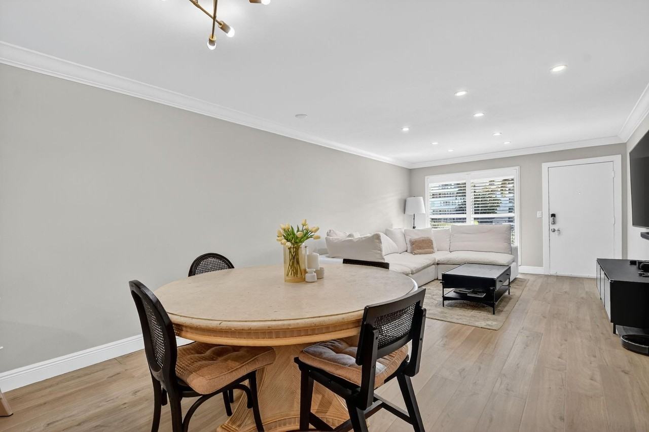 55 Southeast 14th Street - Photo 2 of 9