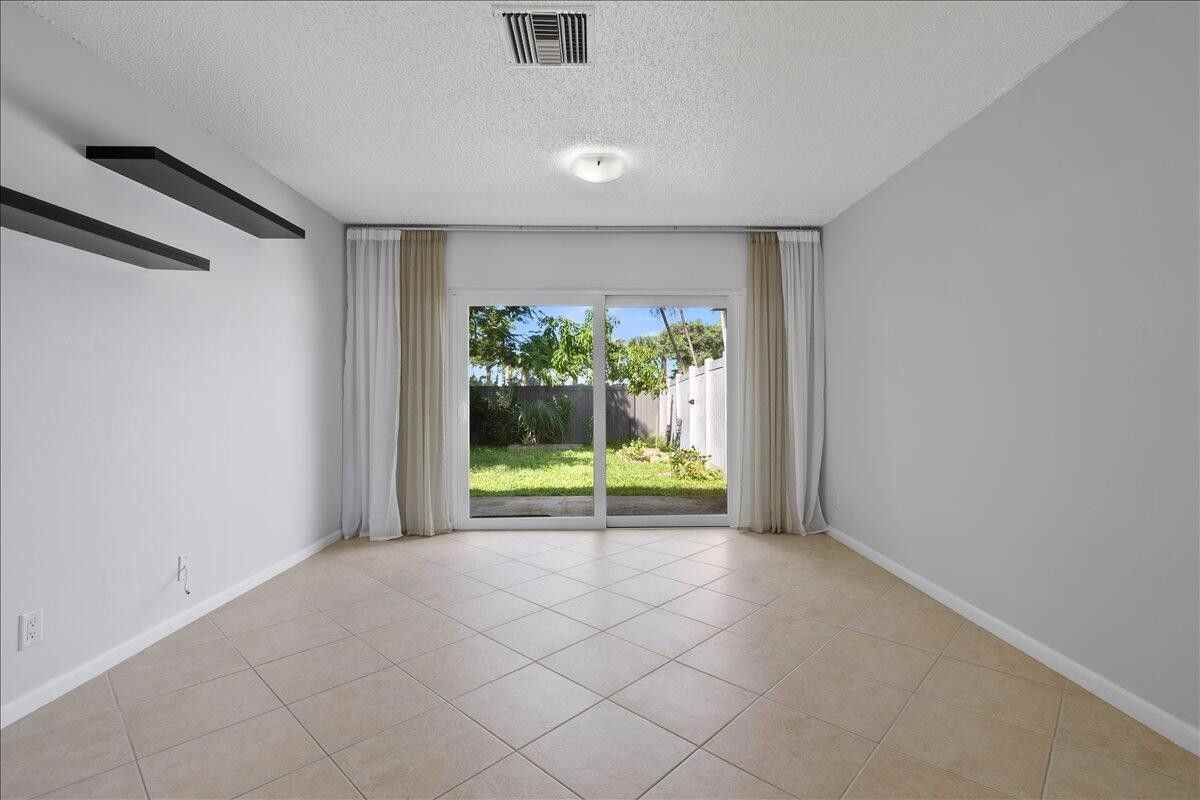 258 Palmetto Court - Photo 5 of 7