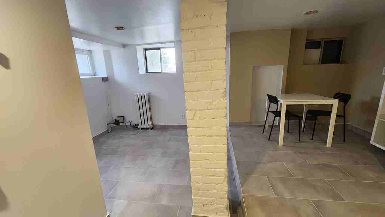 Ossington Ave & College St #B