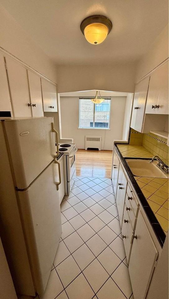 1121 Harwood Street - Photo 7 of 18